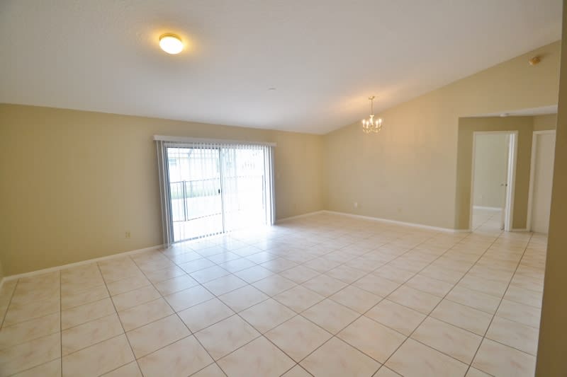 2821 Saffron Dr photo 4