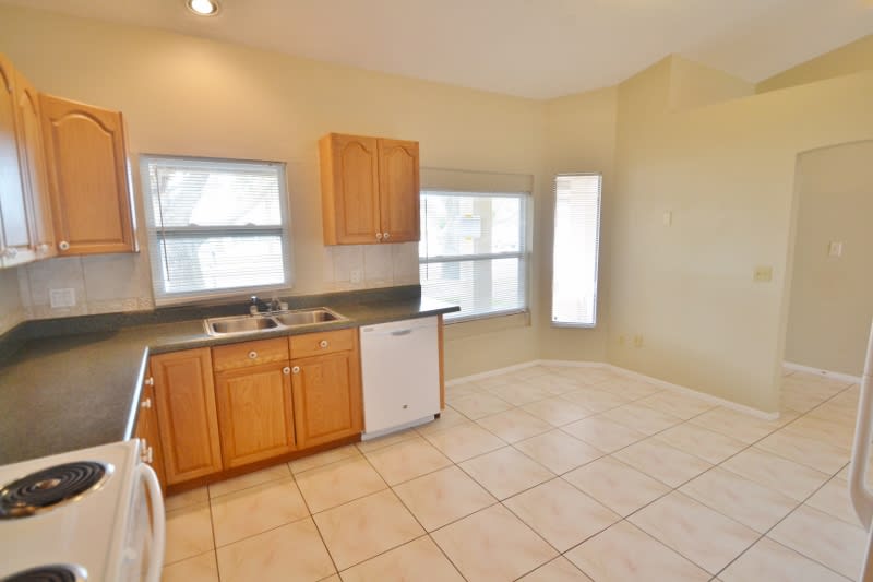 2821 Saffron Dr photo 3
