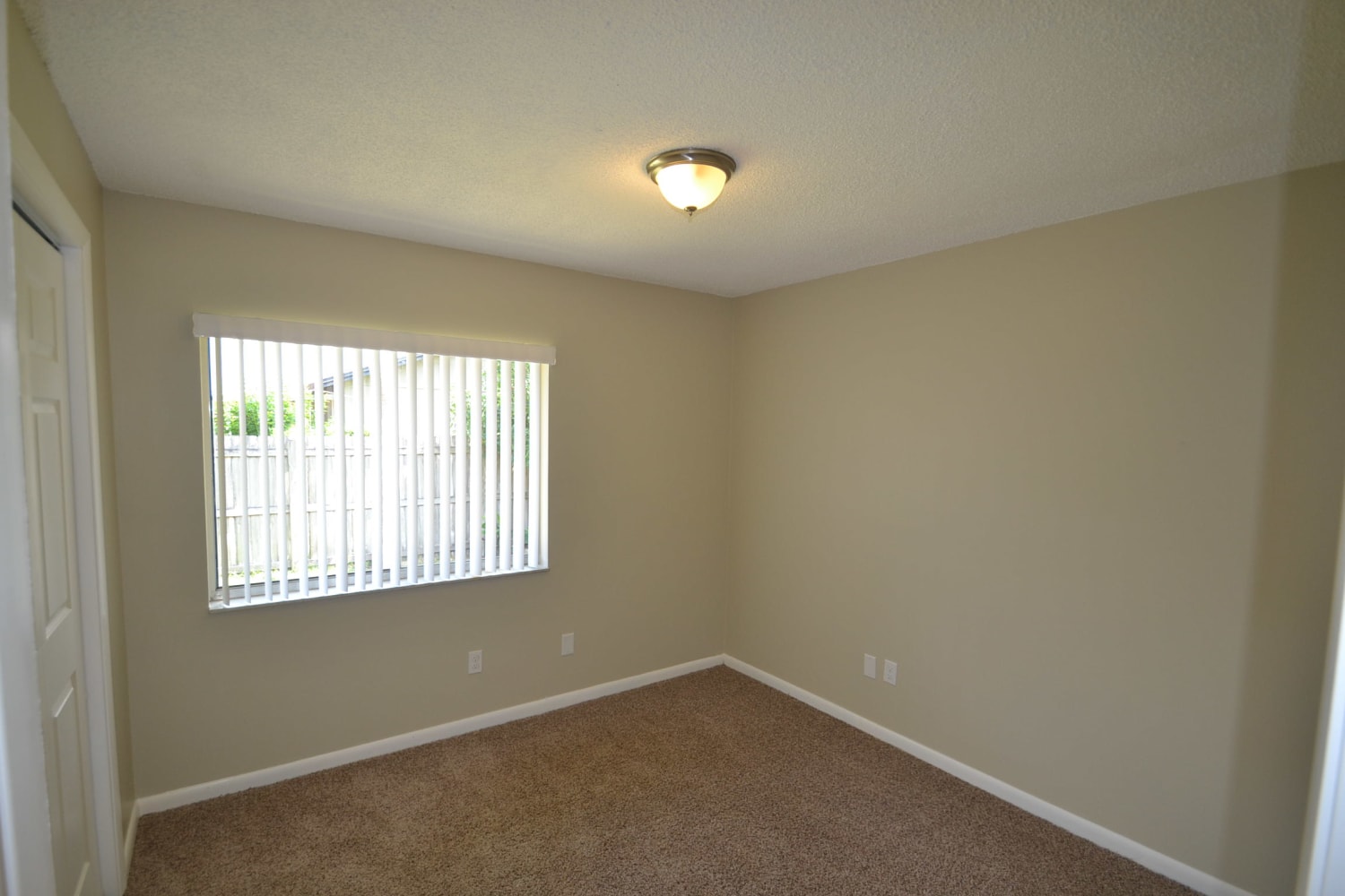 414 Sonesta Ct photo 4