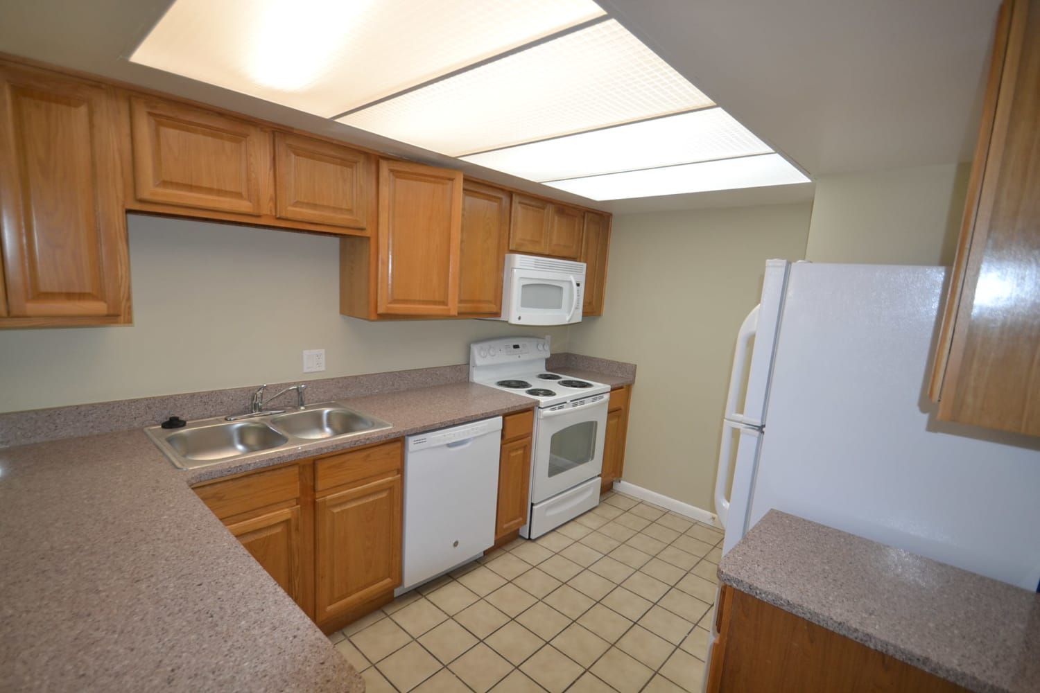 414 Sonesta Ct photo 3