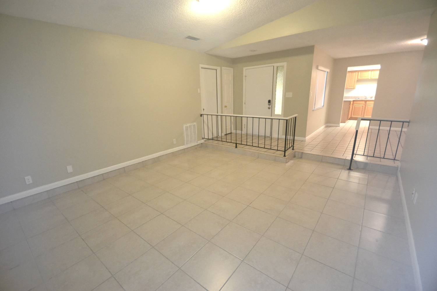 414 Sonesta Ct photo 2