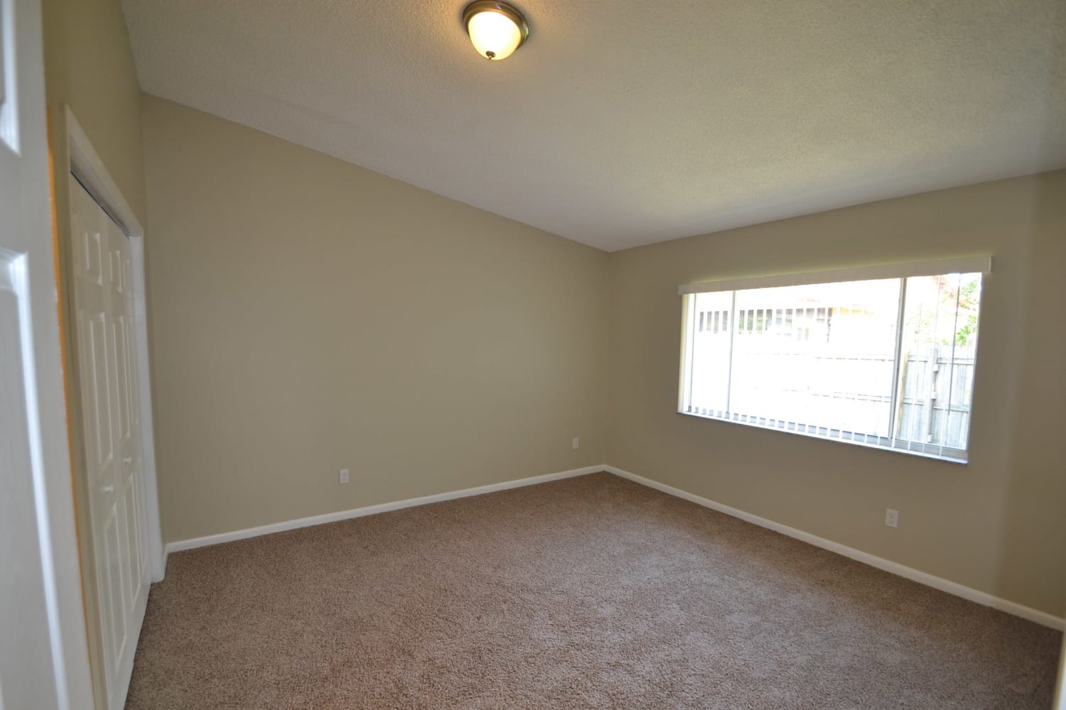 414 Sonesta Ct photo 5