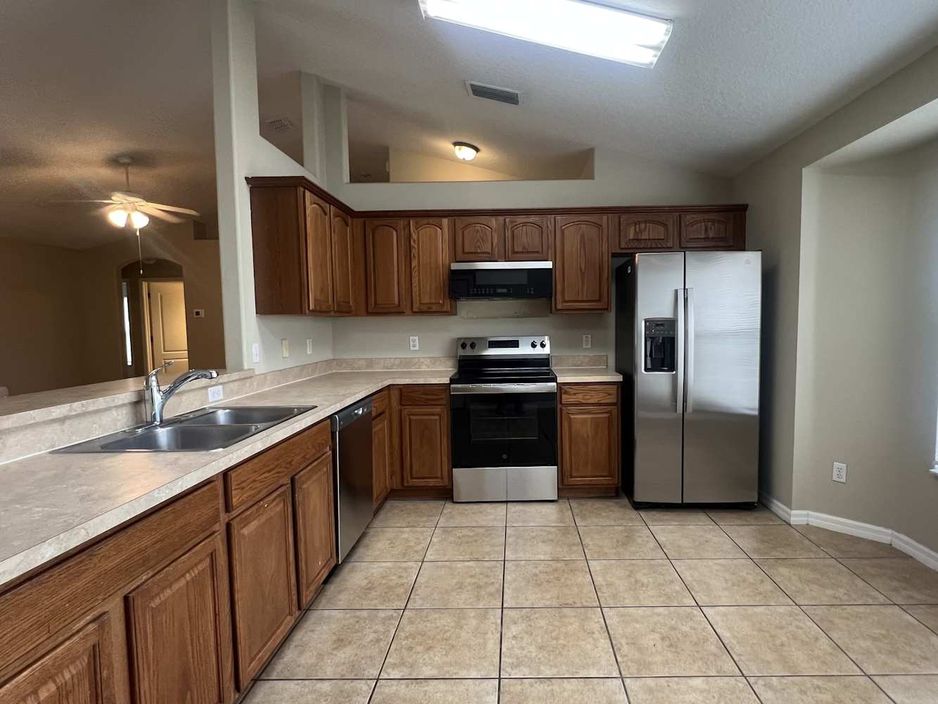 211 Compass Rose Dr photo 3