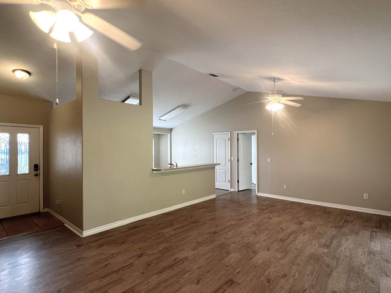 211 Compass Rose Dr photo 2
