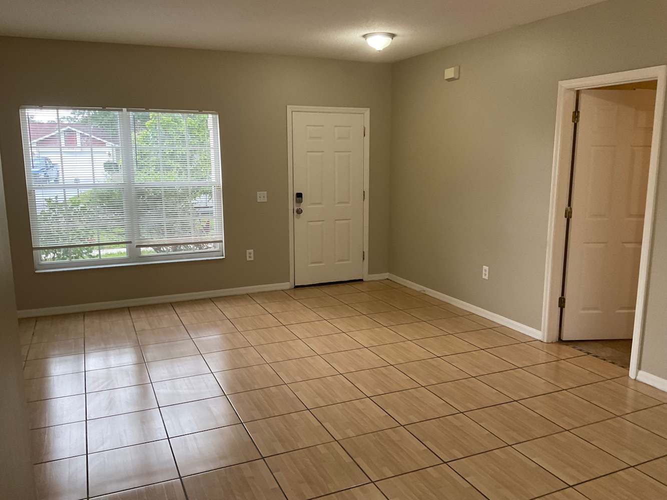 805 Hastin Pl photo 2