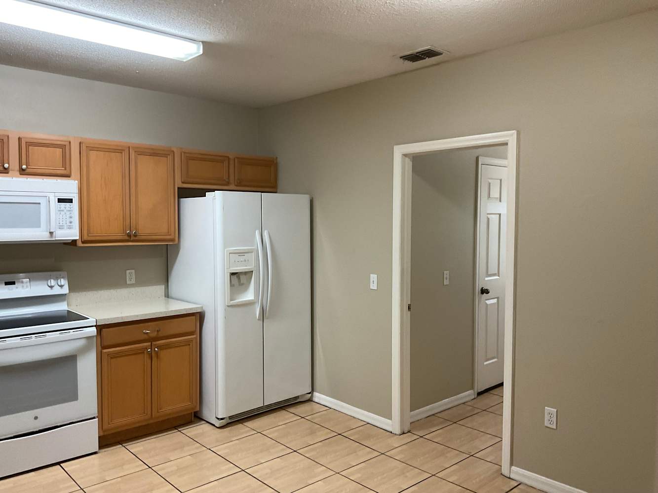 805 Hastin Pl photo 5
