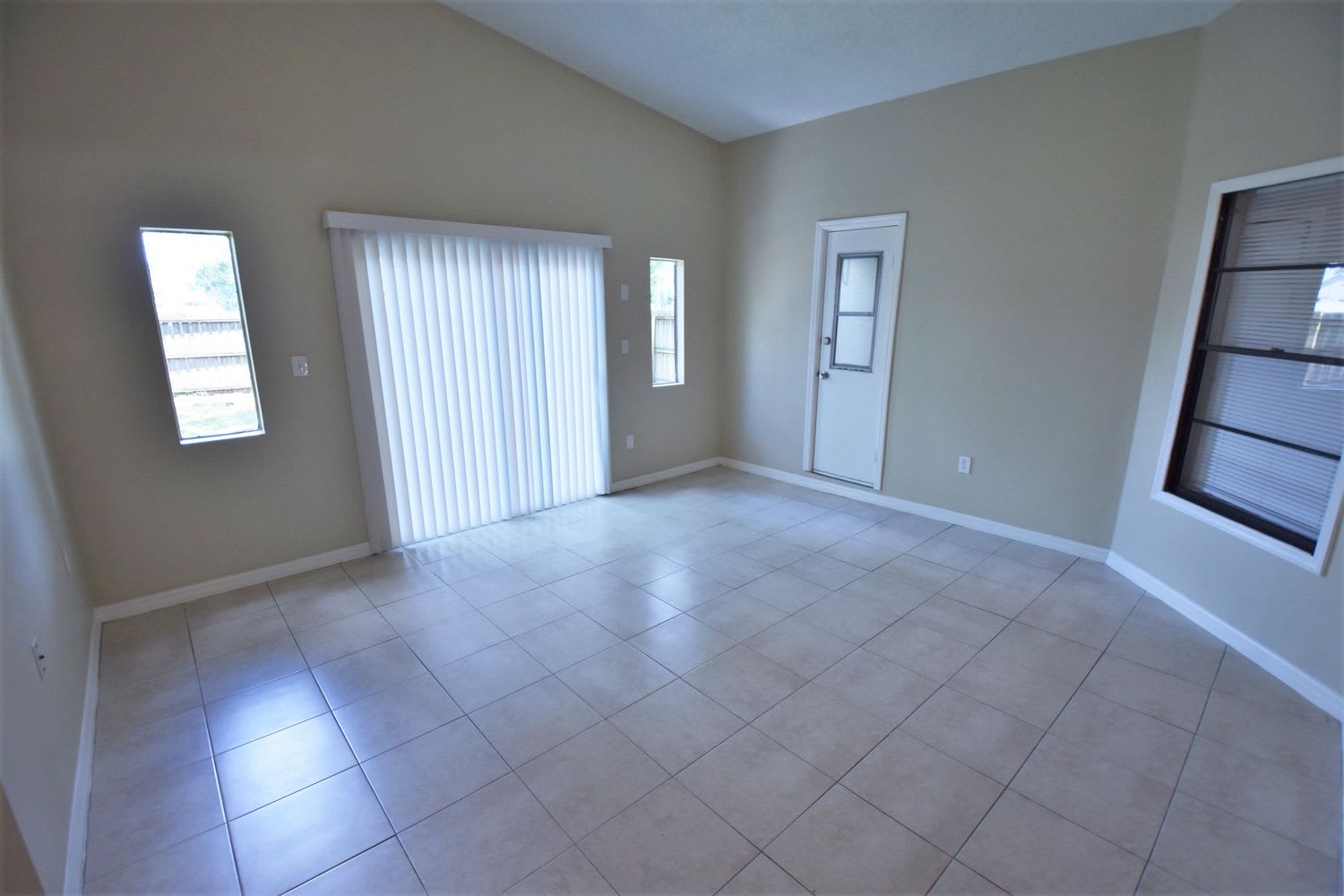 4220 Cloverleaf Pl photo 3