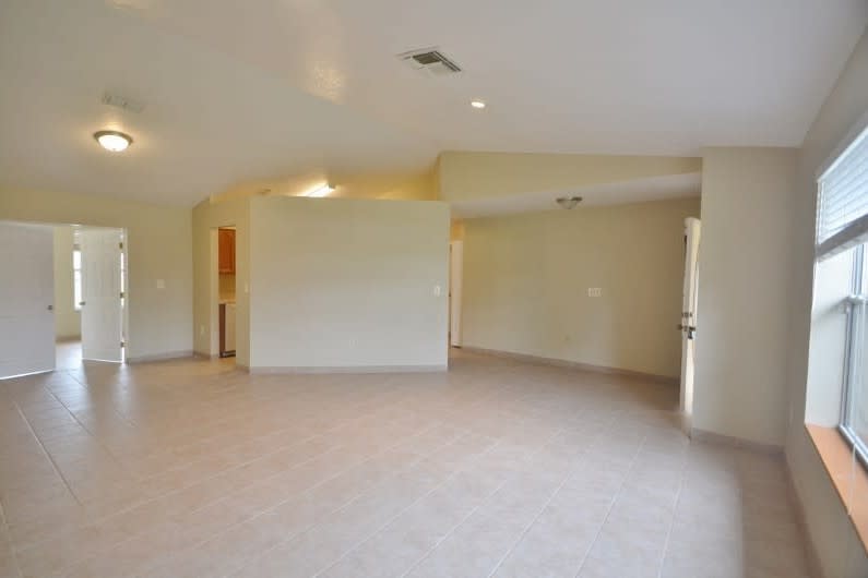 847 Mendoza Dr photo 2
