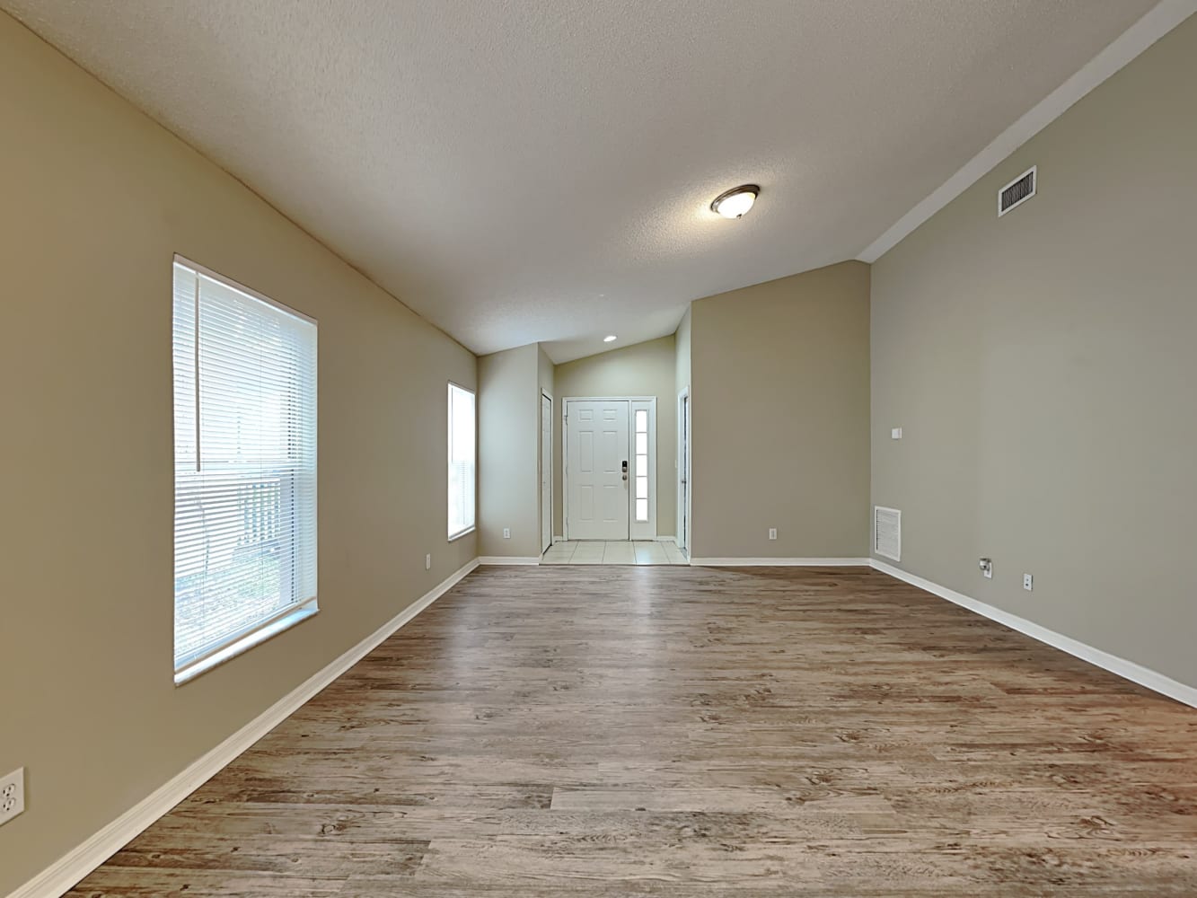 611 Cape Cod Cir photo 3