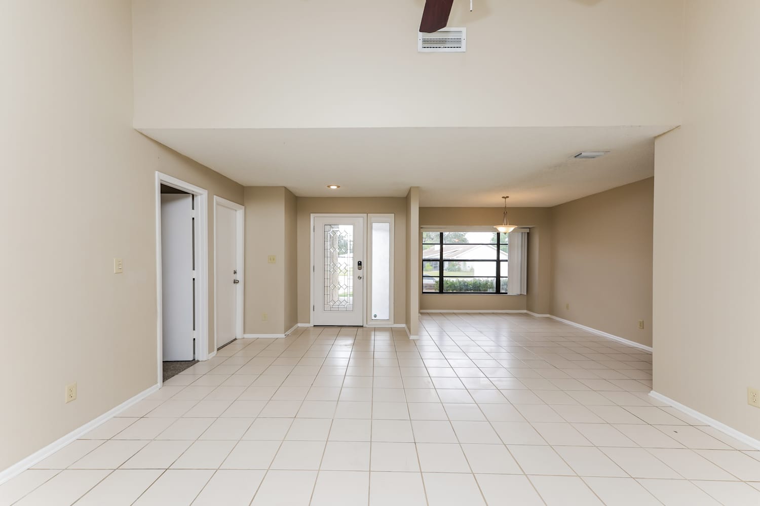 1403 Live Oak Ct photo 4