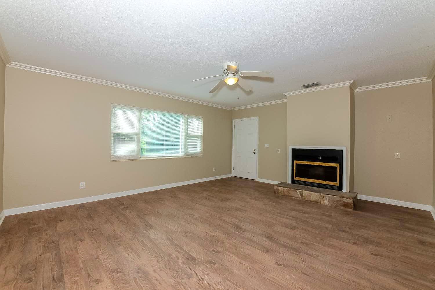 131 Adair Ave photo 4