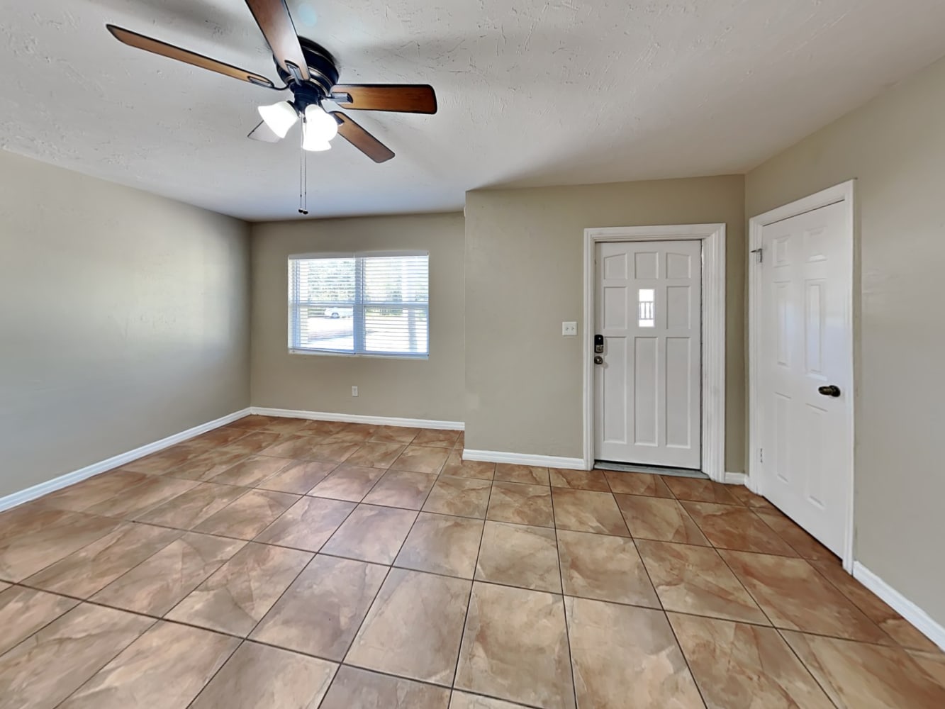 623 Palm Ave photo 4
