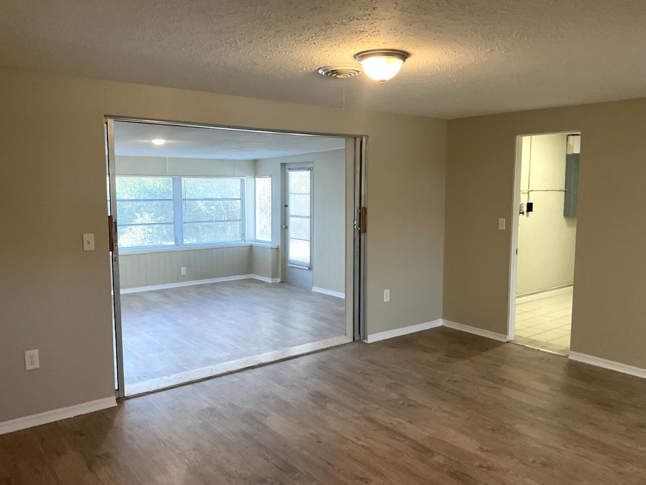 2824 Seaspray St photo 3