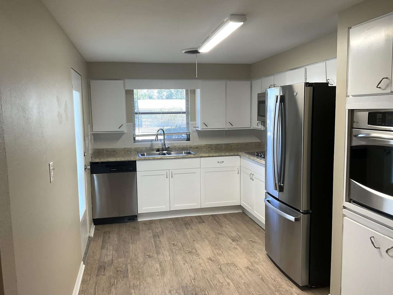 2824 Seaspray St photo 4