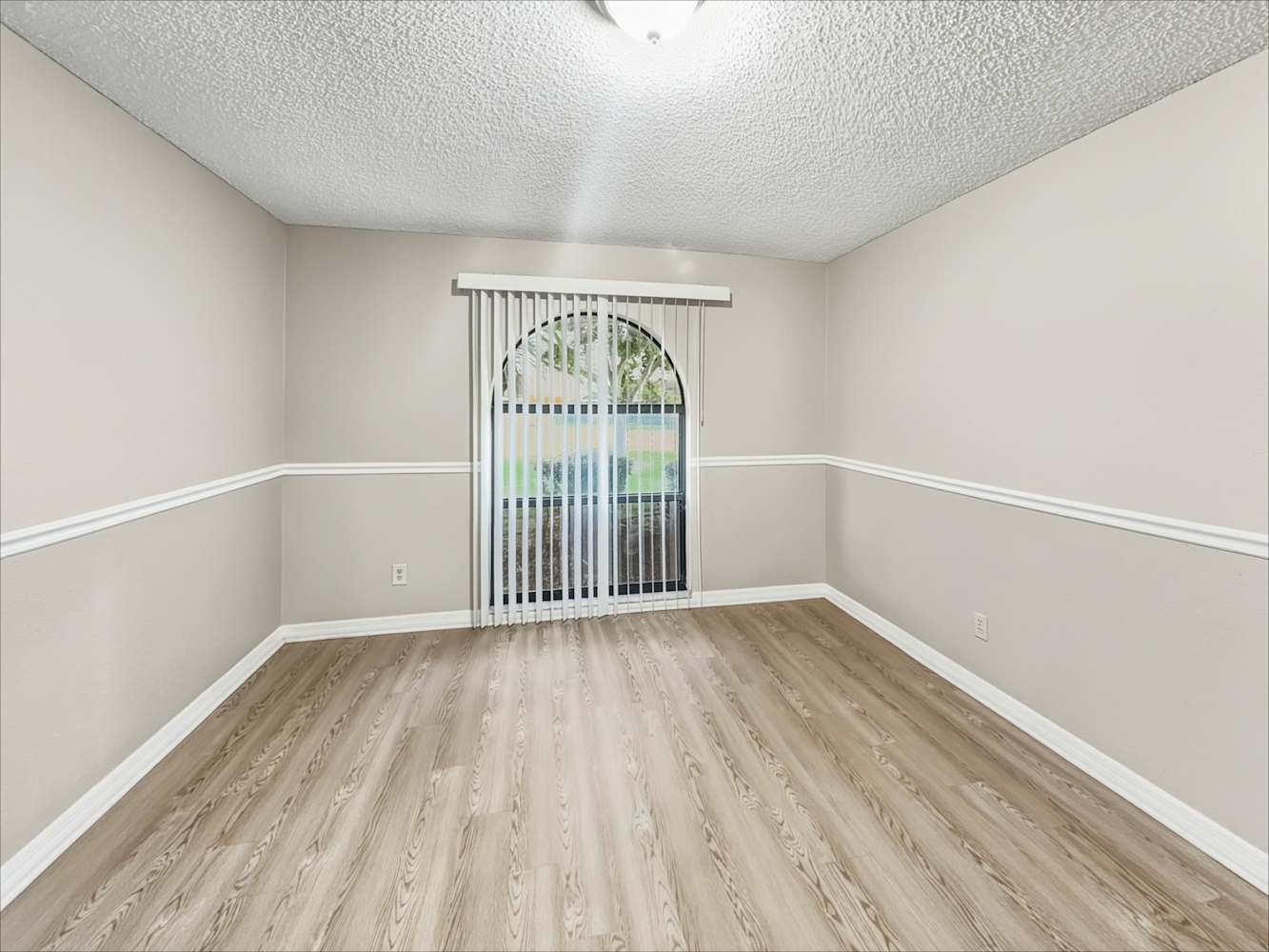2112 Jonathan Ln photo 5