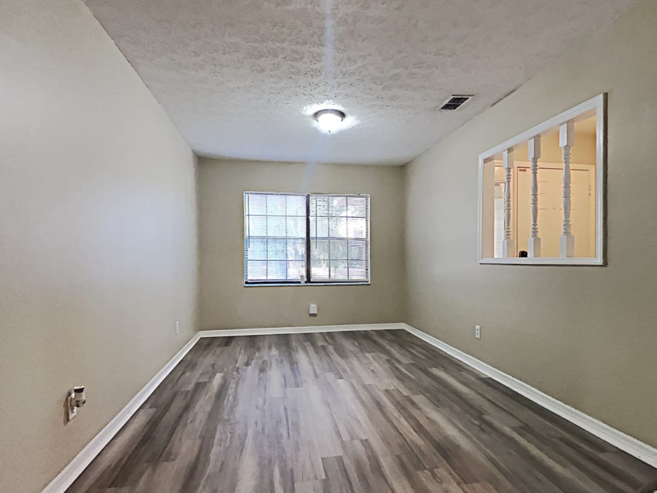 709 Foxglove Pl photo 5