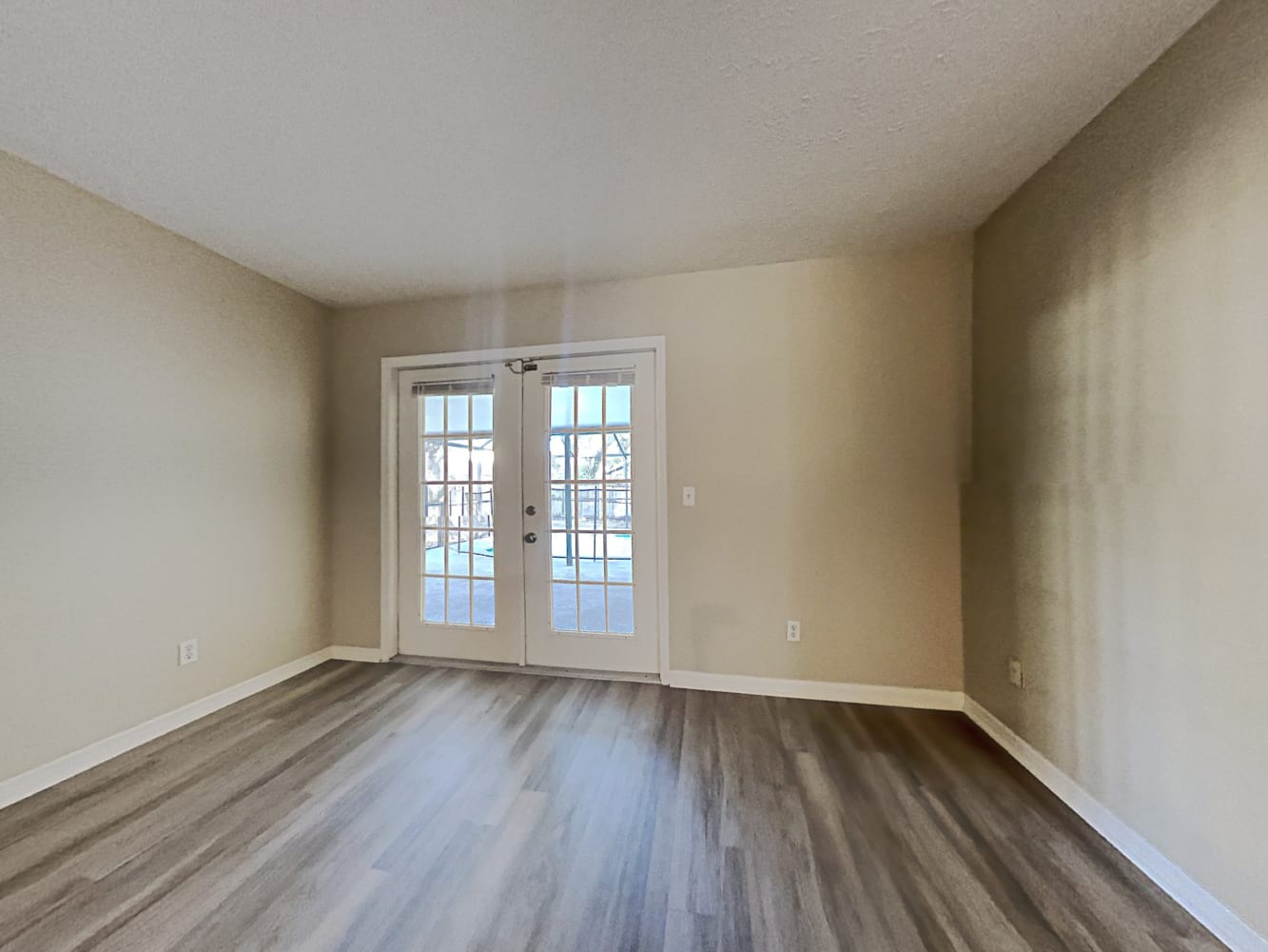 709 Foxglove Pl photo 3