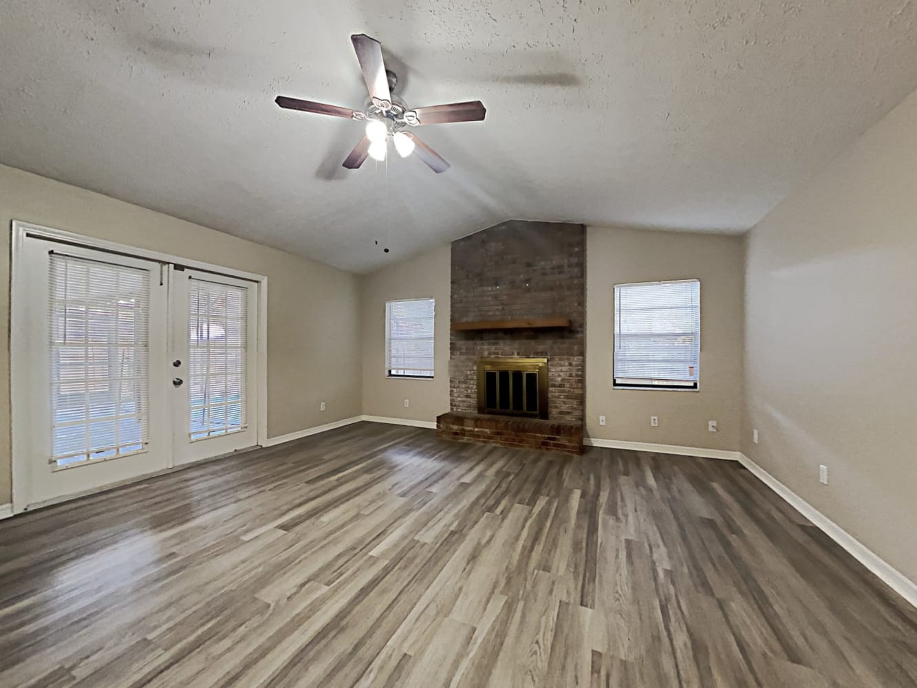 709 Foxglove Pl photo 4