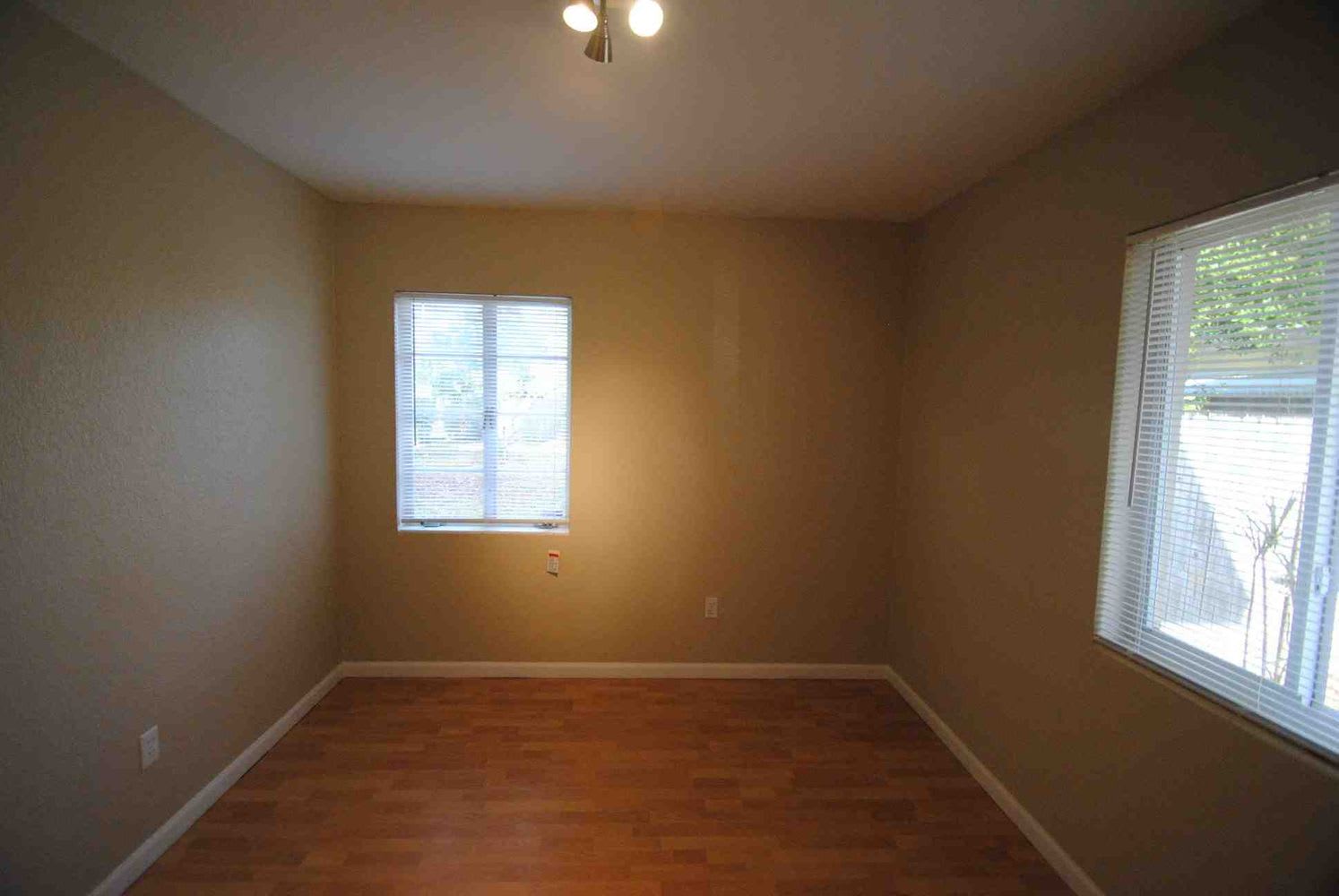210 S Comet Ave photo 4