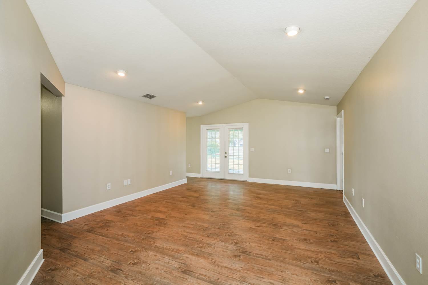 3236 Forestbrook Dr N photo 5