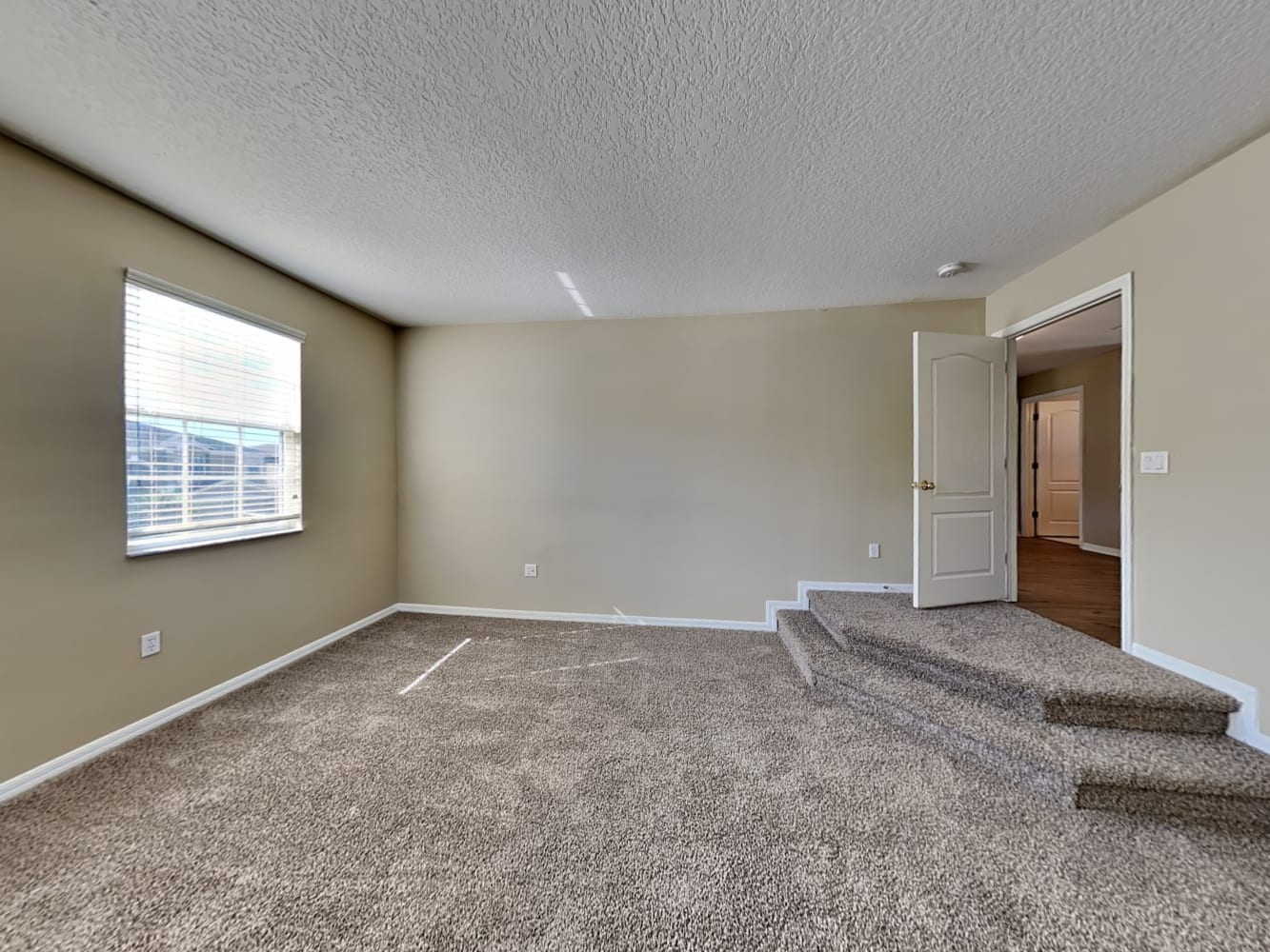 17745 Ayrshire Blvd photo 4