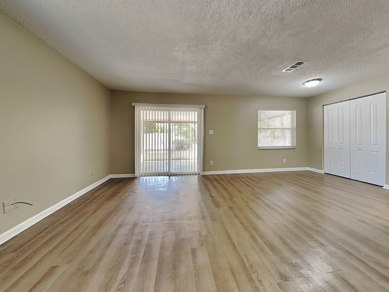 3206 W Euclid Ave photo 3