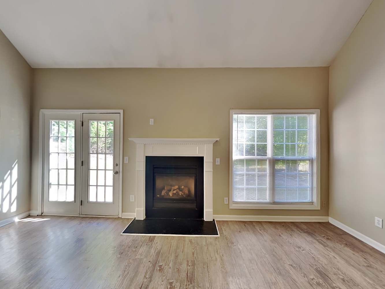 467 Greyhawk Way photo 5