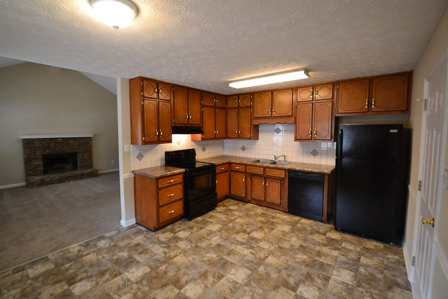 1903 Atha Woods Dr photo 2