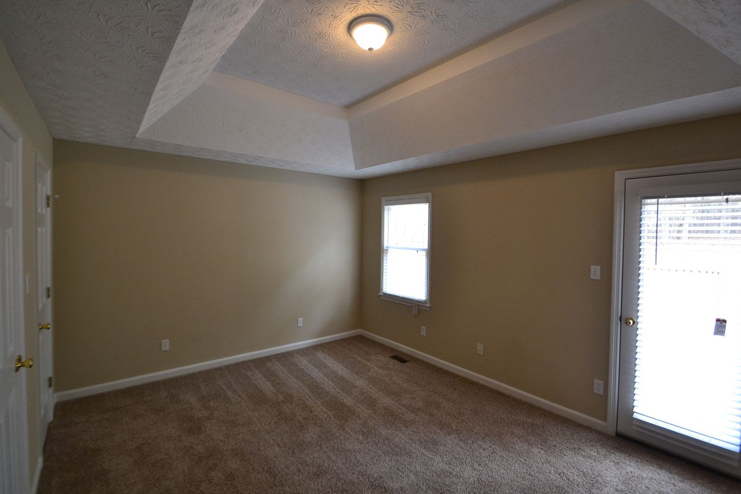 1903 Atha Woods Dr photo 4