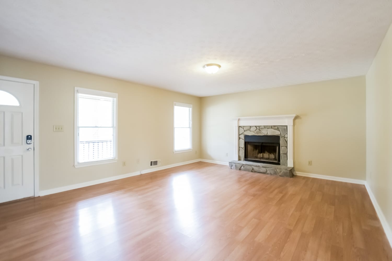 40 Oak Landing Ln photo 3
