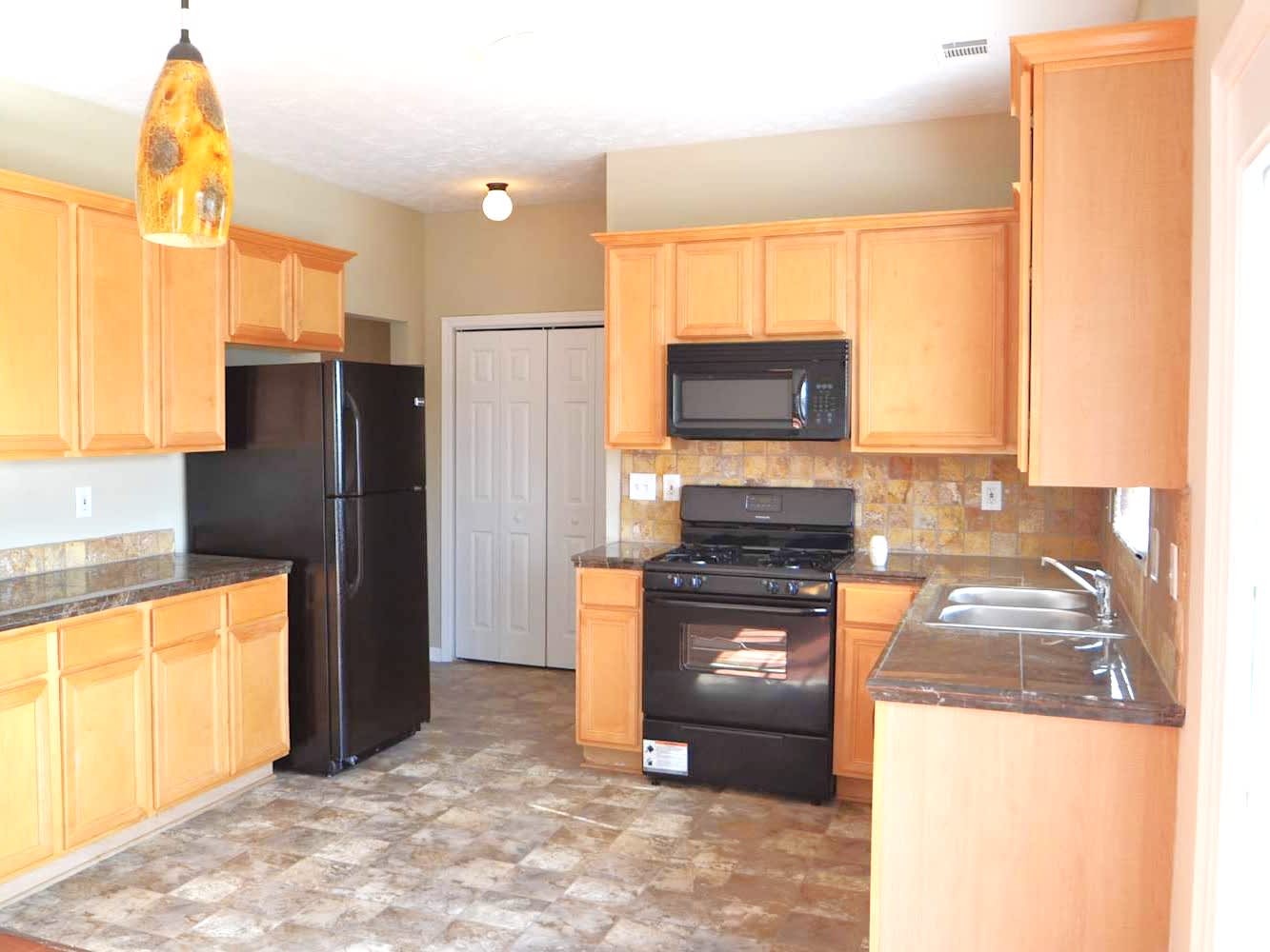 940 Clairidge Ln photo 3