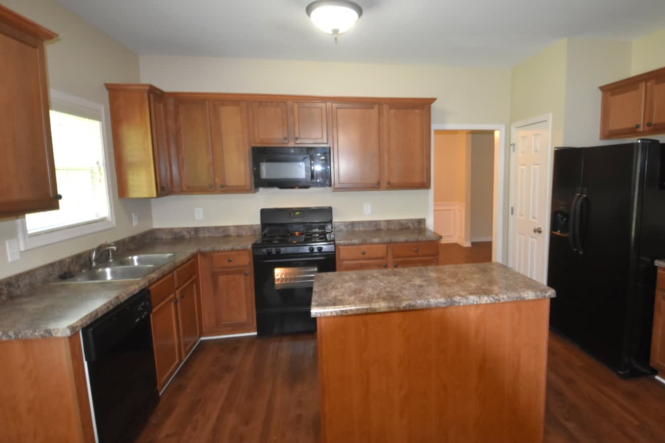 2570 Freemont St photo 4