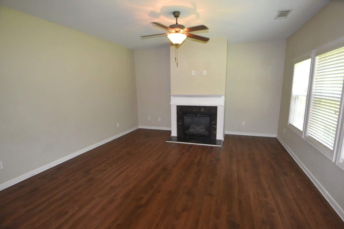 2570 Freemont St photo 3