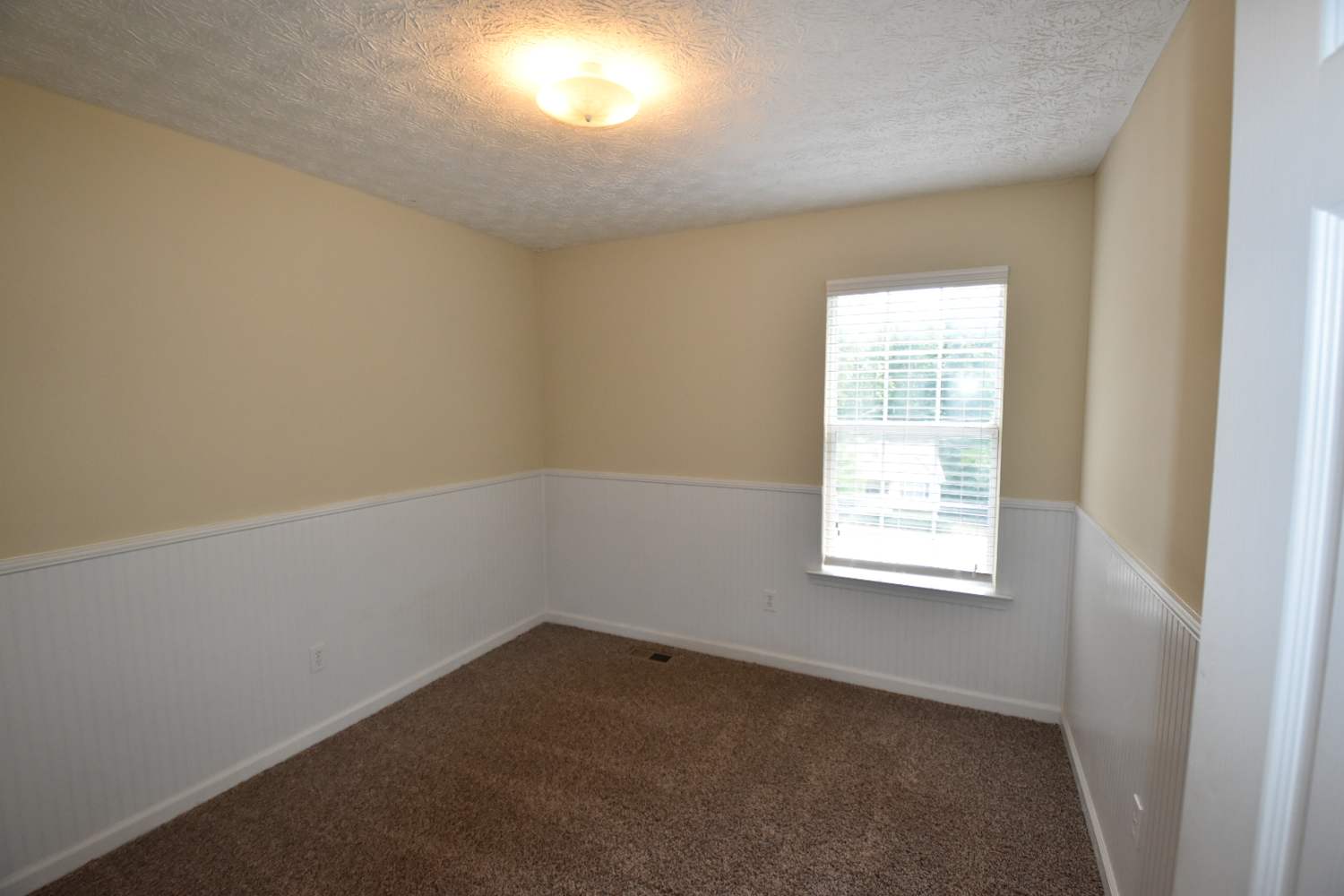 259 Thornbrooke Dr photo 2
