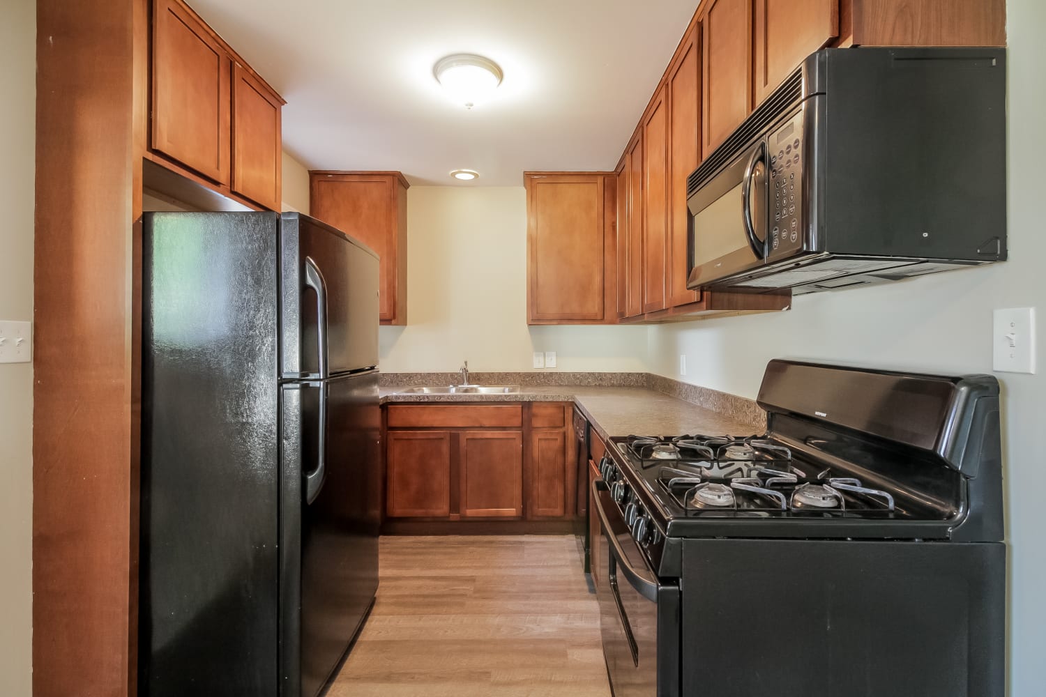 606 Cherrywood Dr photo 4