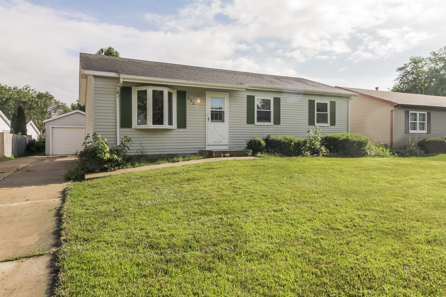 606 Cherrywood Dr photo 2