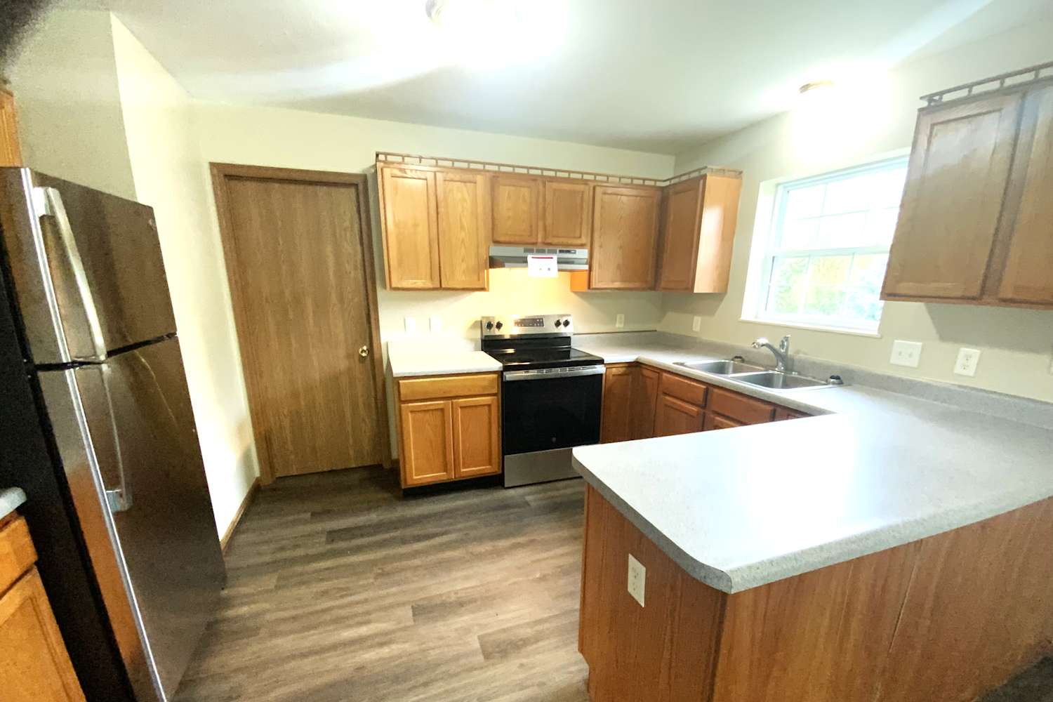 1341 Fairmount Ave photo 4