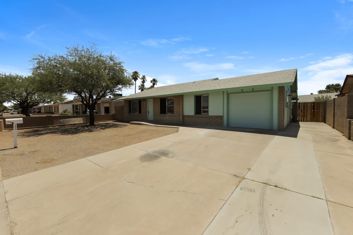 1771 W Menadota Dr photo 2