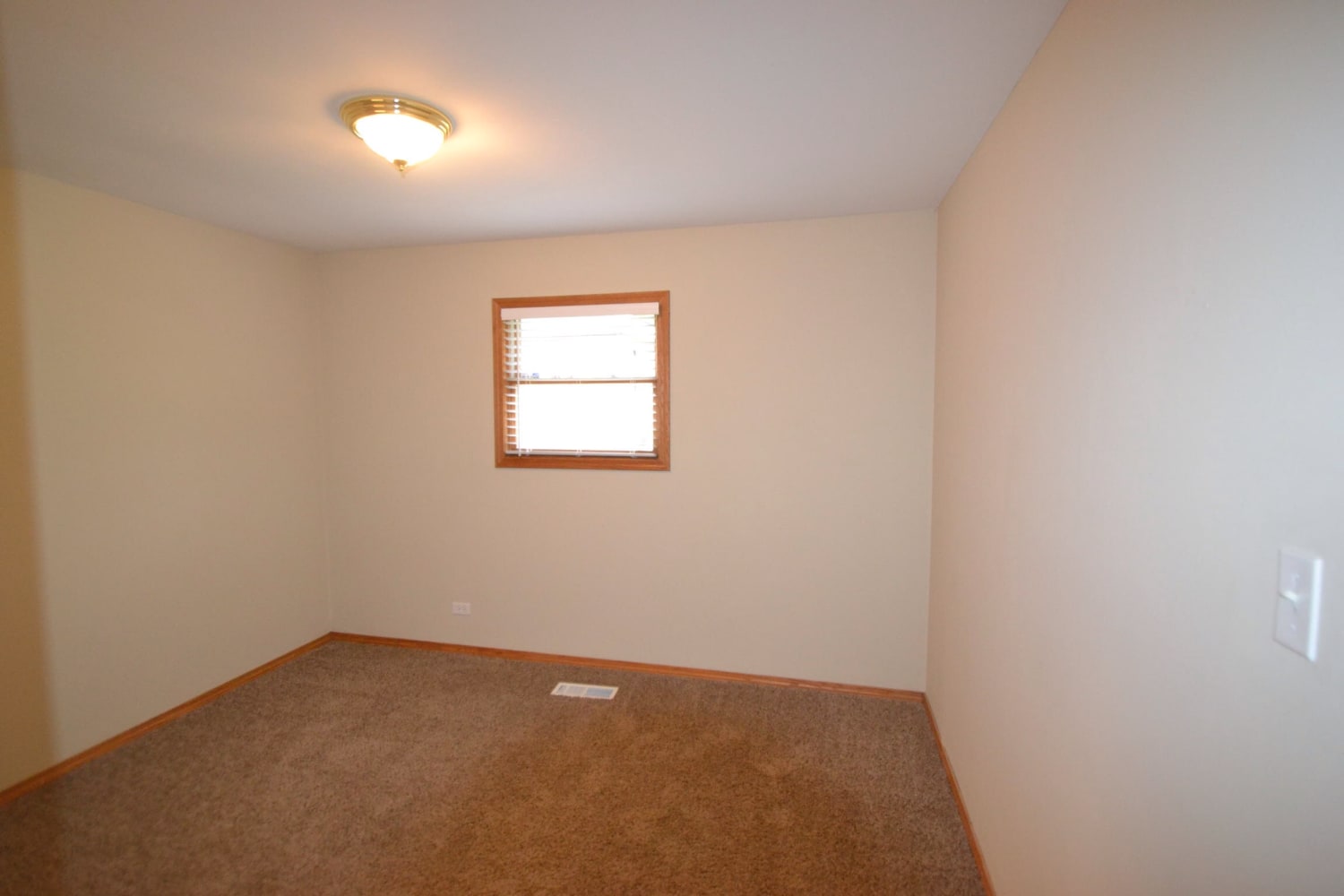 16610 Robinhood Dr photo 5