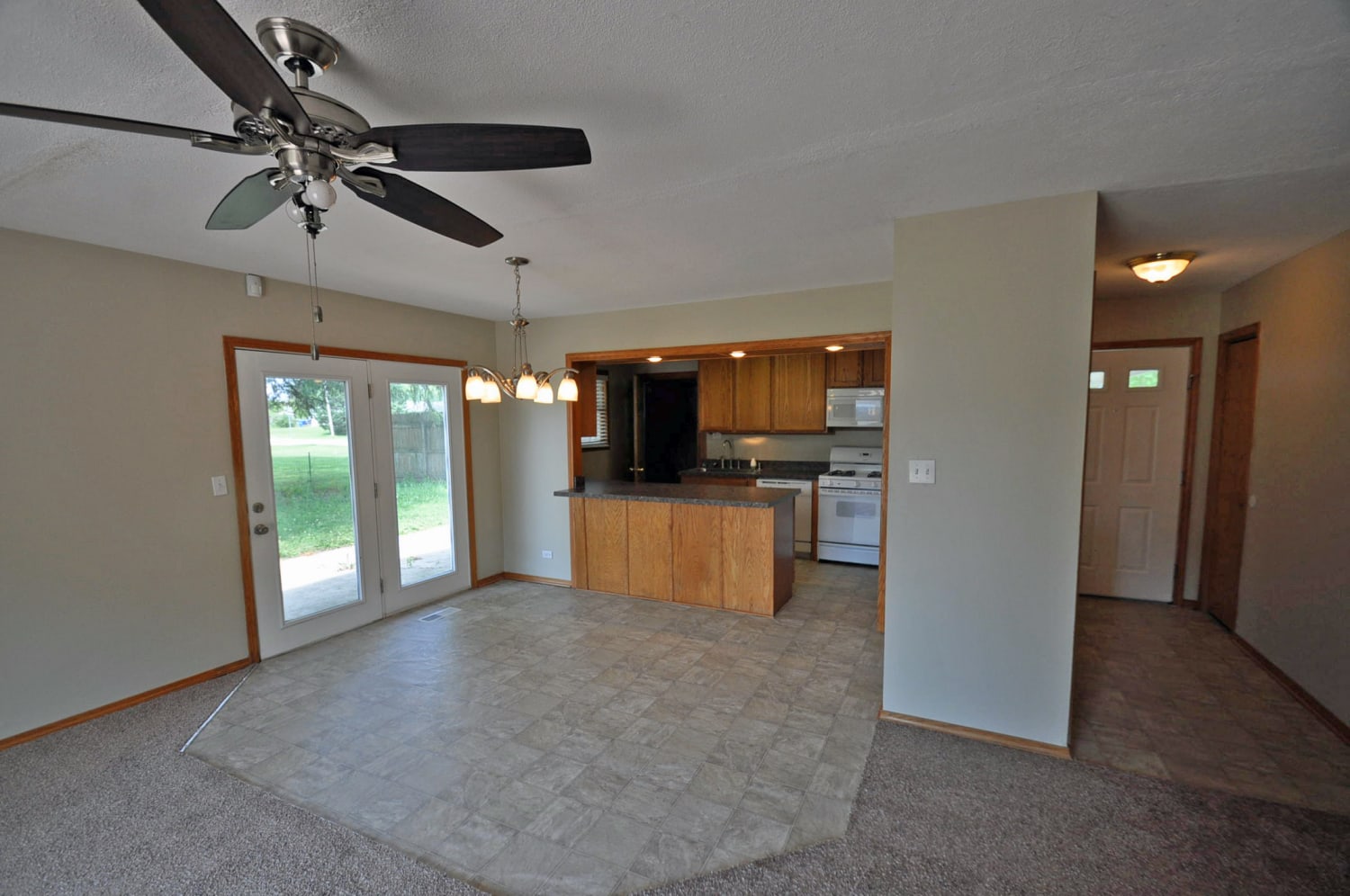 16610 Robinhood Dr photo 2