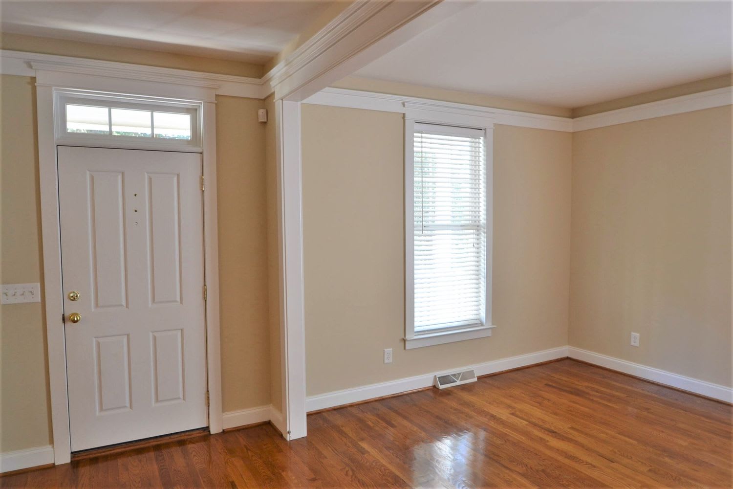 7706 Red Oaks Trl photo 2