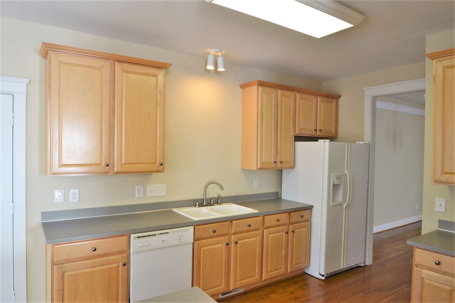 7706 Red Oaks Trl photo 4