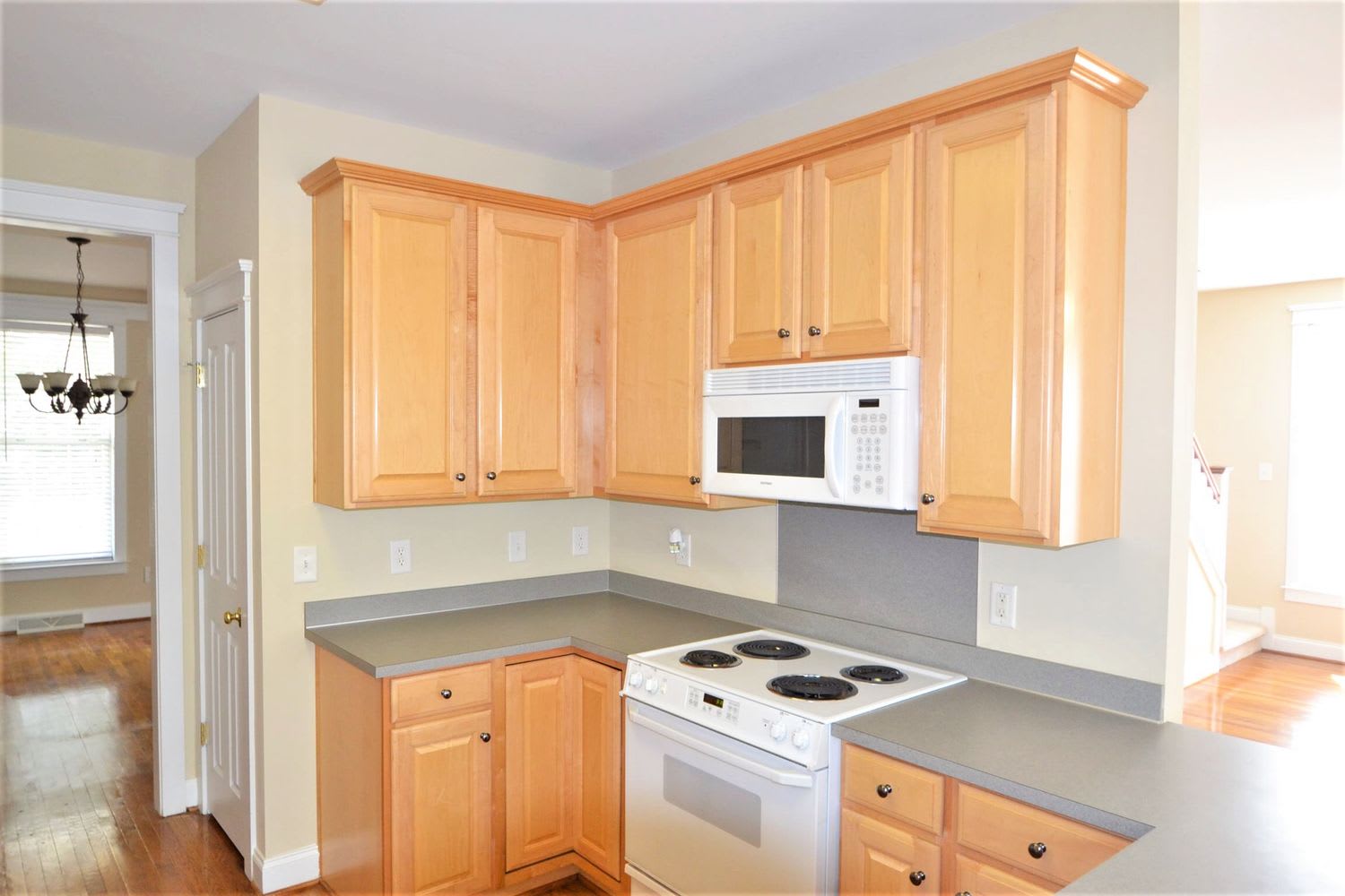 7706 Red Oaks Trl photo 5