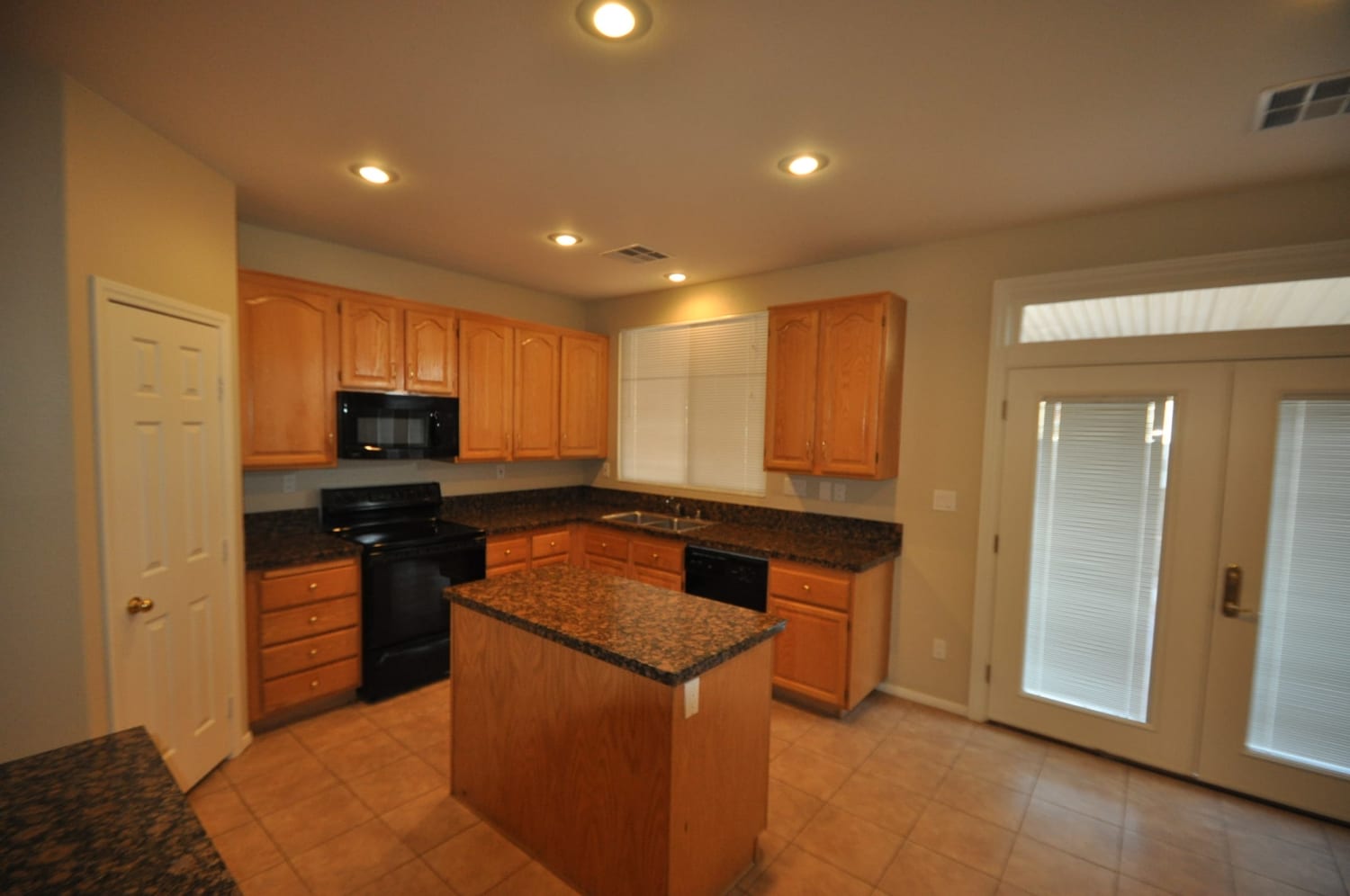 762 Fontayne Ave photo 3