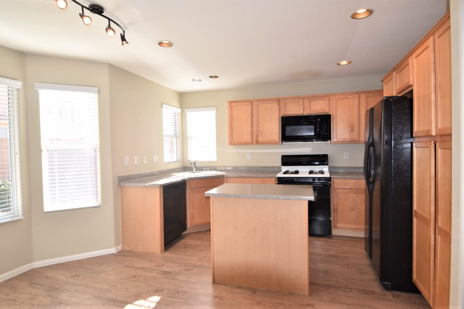 723 Aloe Yucca Ave photo 5