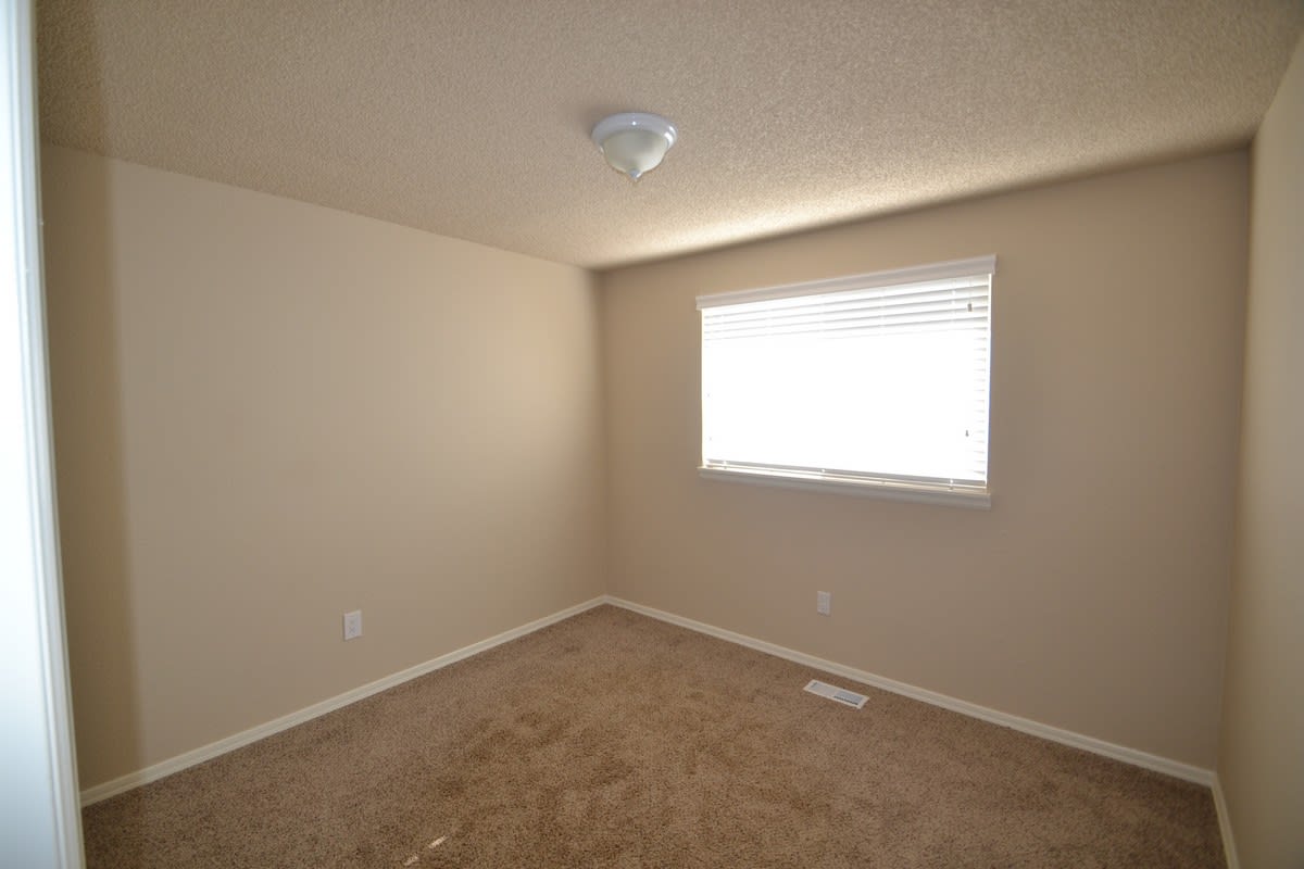 2401 66th Ave NE photo 5
