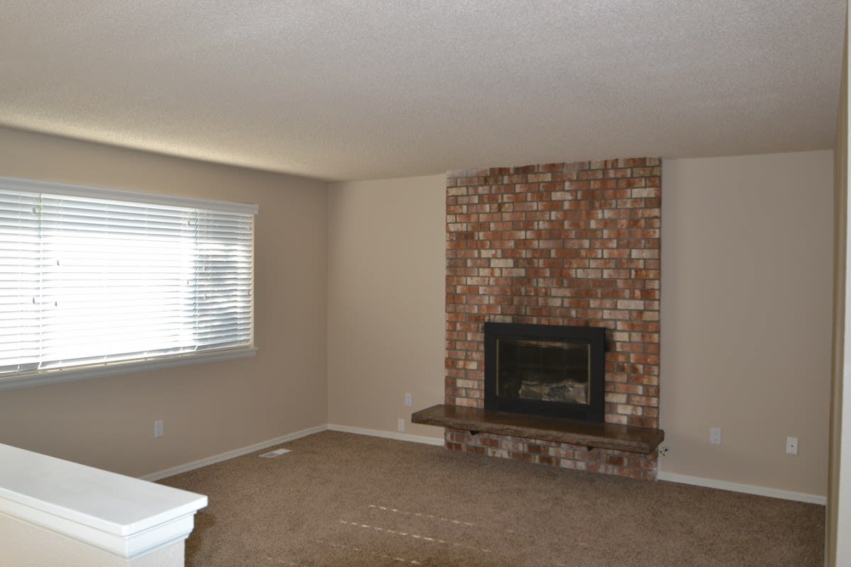 2401 66th Ave NE photo 3