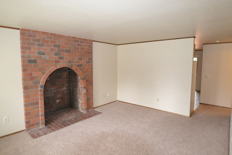 1117 Cascade Dr photo 2