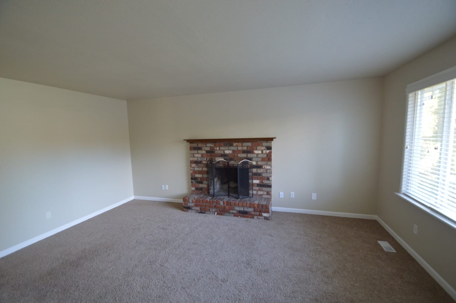 518 190th Street Ct E photo 3