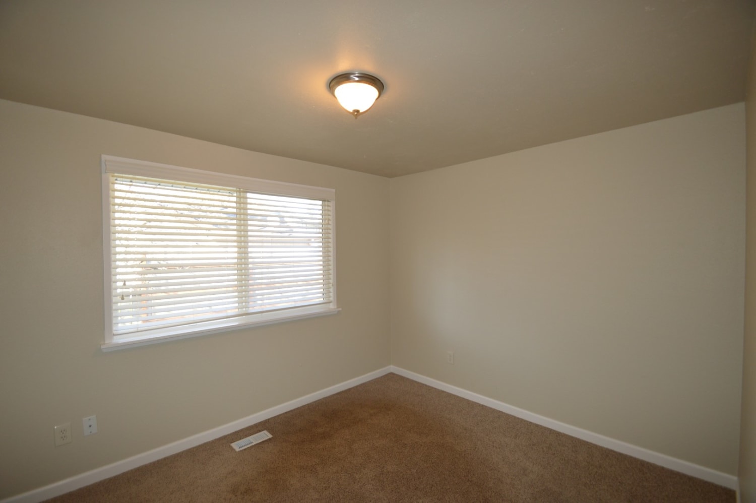 518 190th Street Ct E photo 5